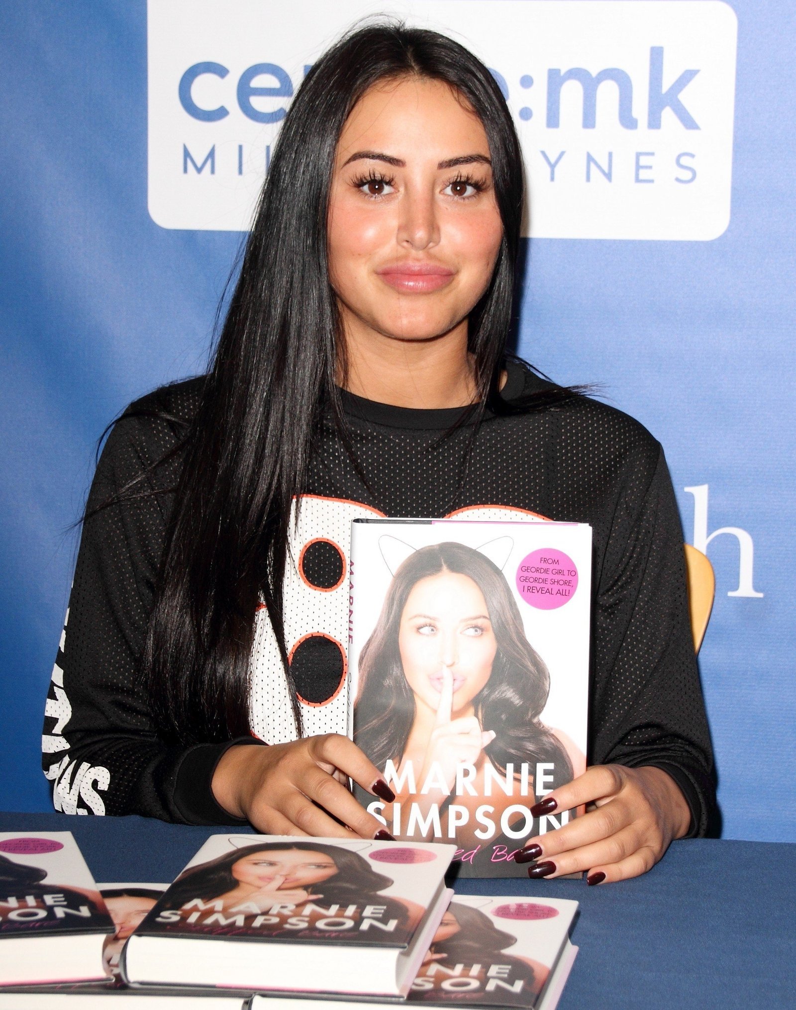 Marnie Simpson Book Signing at WH Smith | Picture 1505403