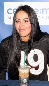 Marnie Simpson Book Signing at WH Smith | Picture 1505406