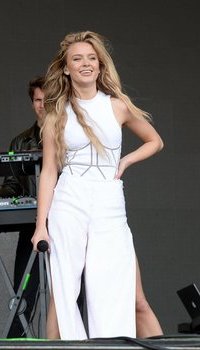 Zara Larsson performs on the main stage at Parklife Festival | Picture 1505571