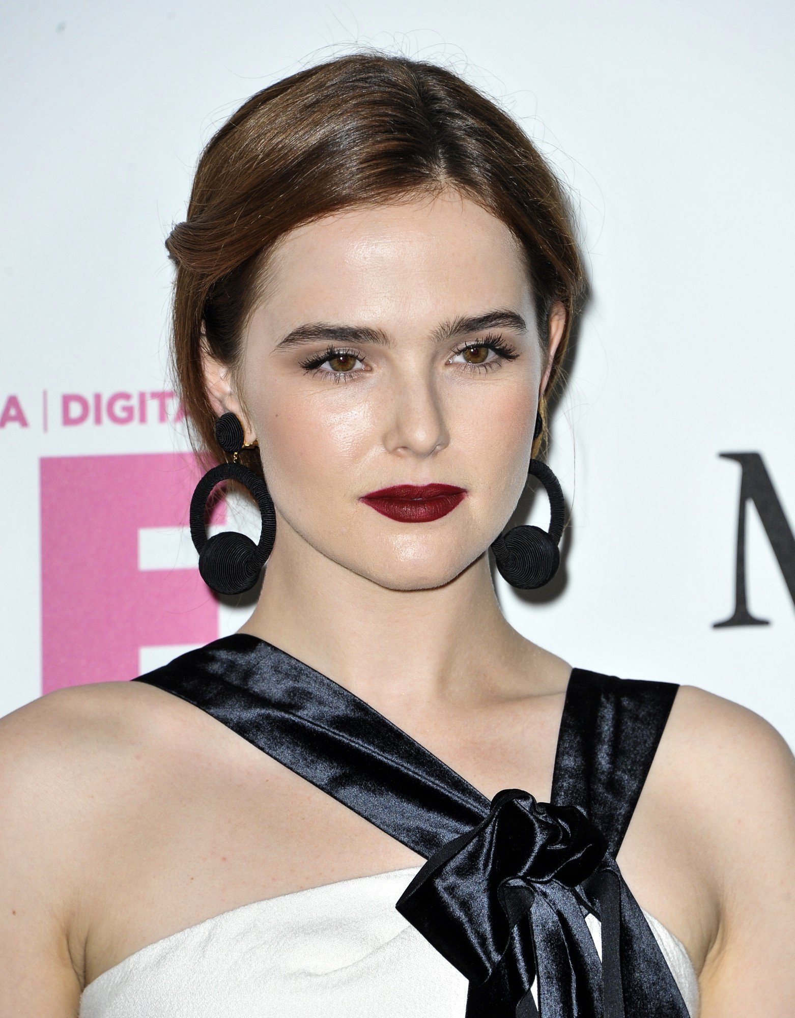 Zoey Deutch - Women In Film 2017 Crystal + Lucy Awards | Picture 1506312