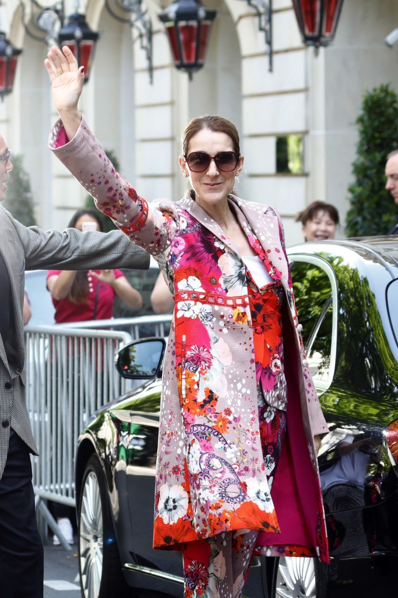 Celine Dion leaving her hotel in Paris | Picture 1506630