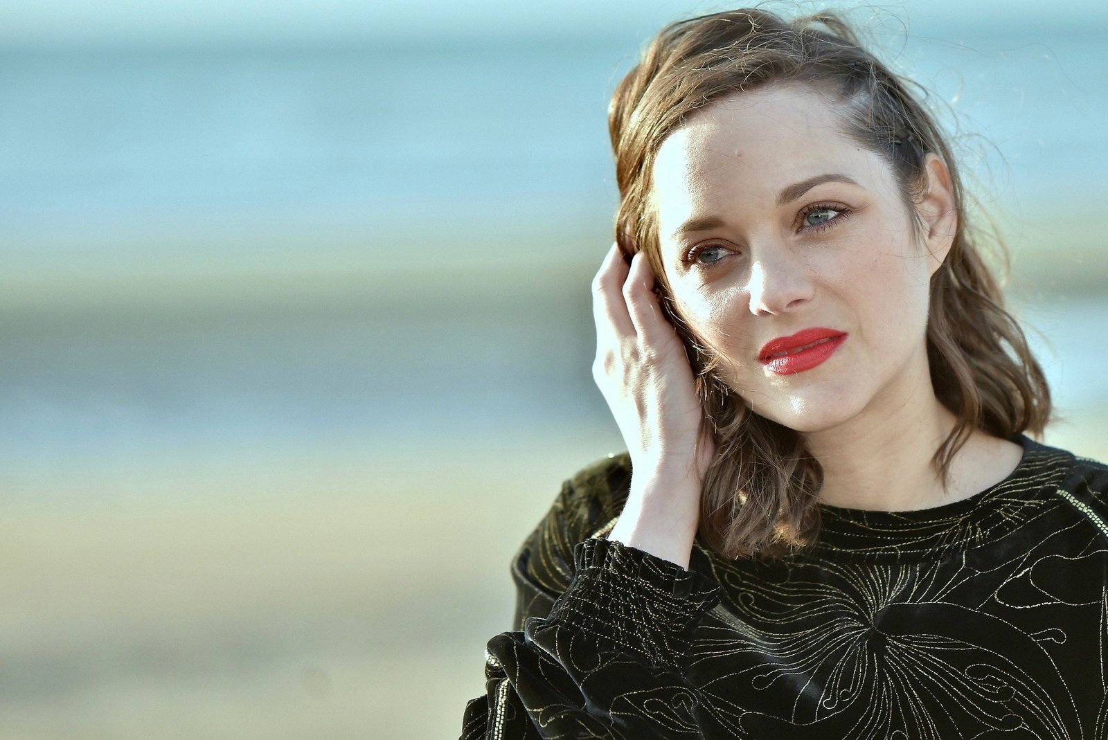 Marion Cotillard - Jury Photocall at 31st Cabourg Film Festival | Picture 1507275