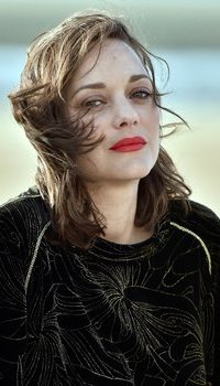 Marion Cotillard - Jury Photocall at 31st Cabourg Film Festival | Picture 1507269