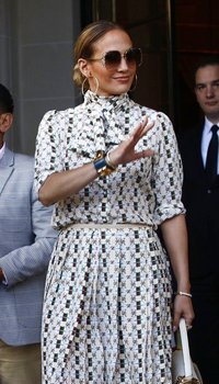 Jennifer Lopez visits The Louvre