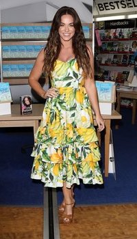 Vicky Pattison book signing at Watford | Picture 1508367