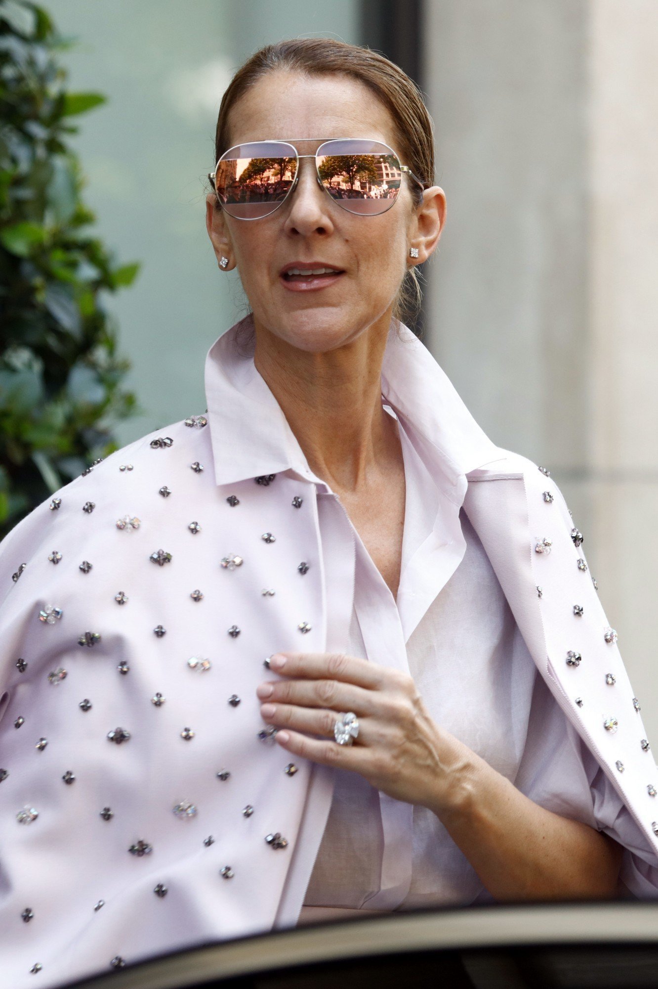 Celine Dion leaving her hotel in Paris | Picture 1509035