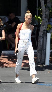 Hailey Baldwin leaves Fred Segal | Picture 1510526