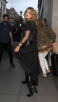 Rita Ora arrives at Battersea Heliport to catch a flight to Glastonbury | Picture 1510451