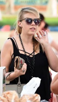 Jodie Sweetin Out and About in Los Angeles | Picture 1511113