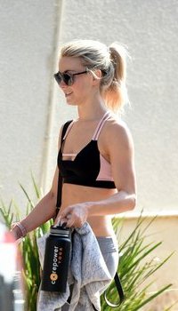 Julianne Hough finishes a workout
