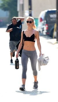 Julianne Hough finishes a workout | Picture 1513010