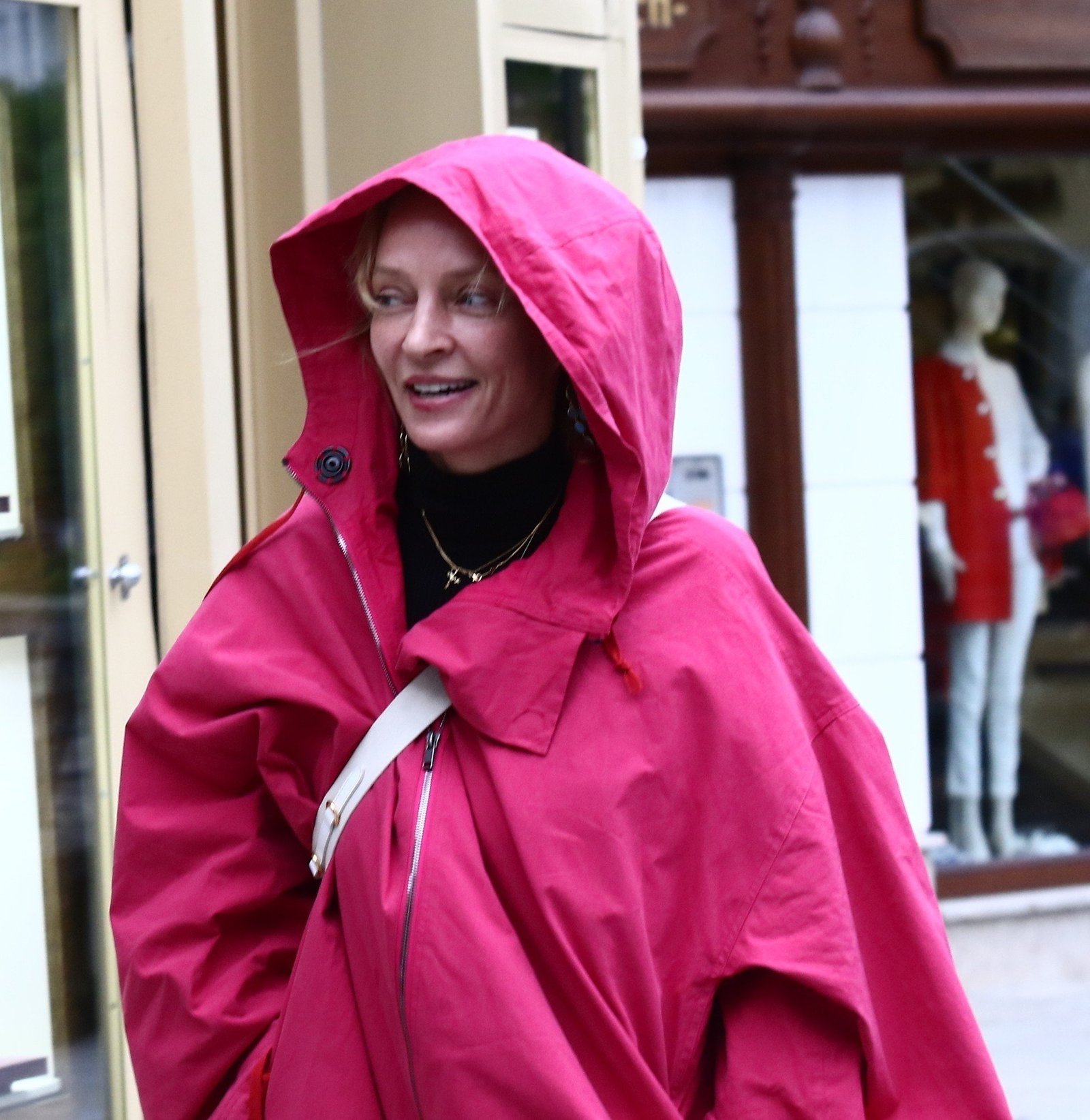 Uma Thurman walking in Karlovy Vary | Picture 1513019