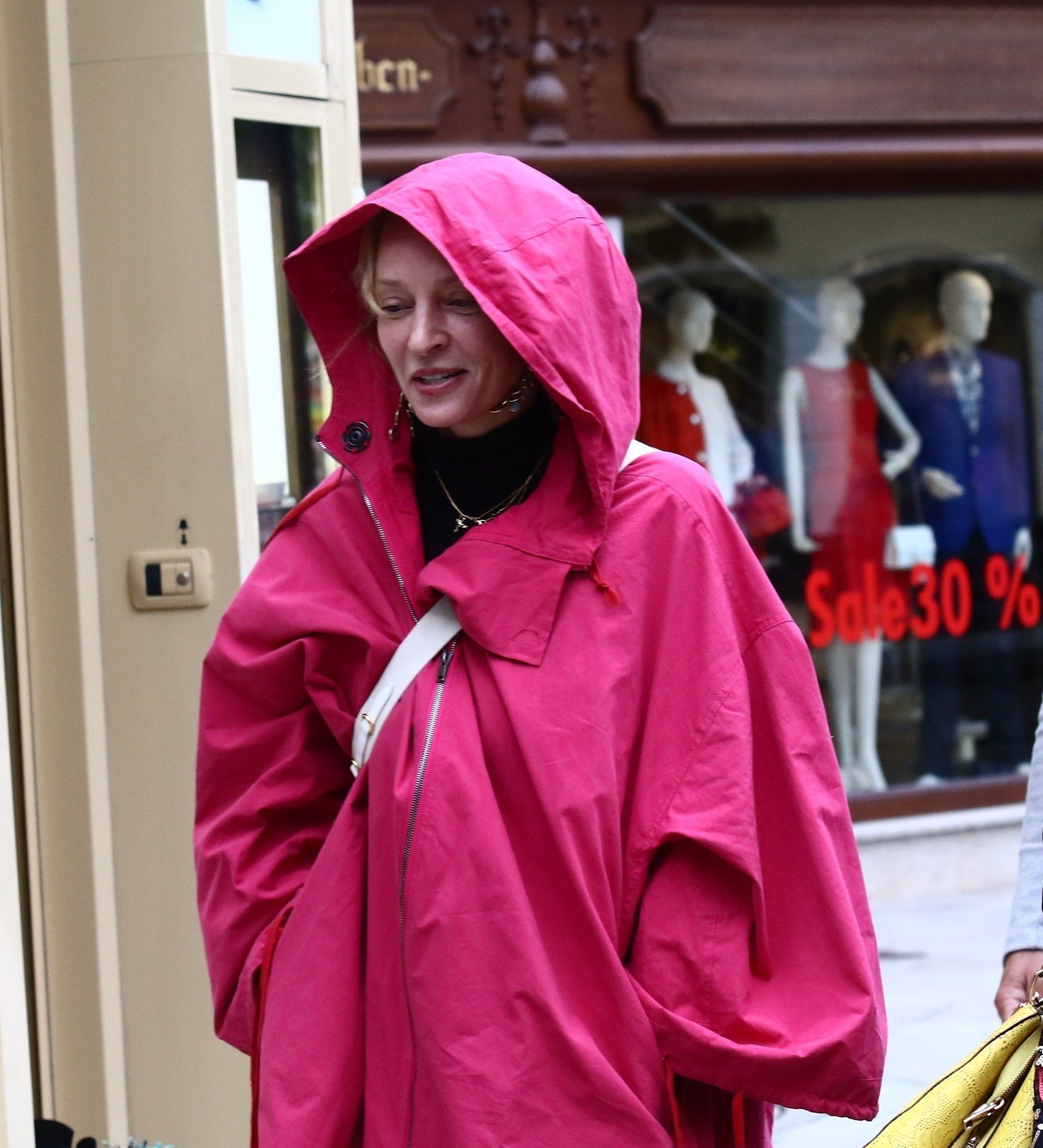 Uma Thurman walking in Karlovy Vary | Picture 1513021