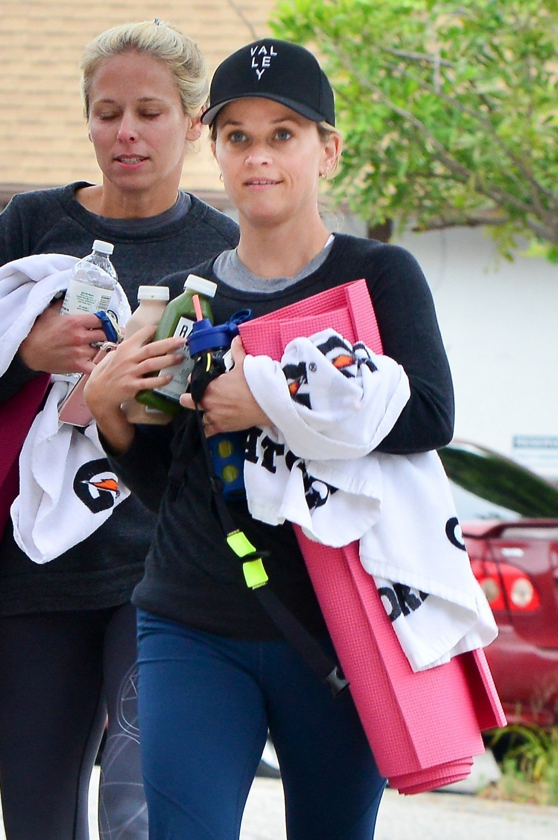 Reese Witherspoon heads to her Yoga Class | Picture 1501358