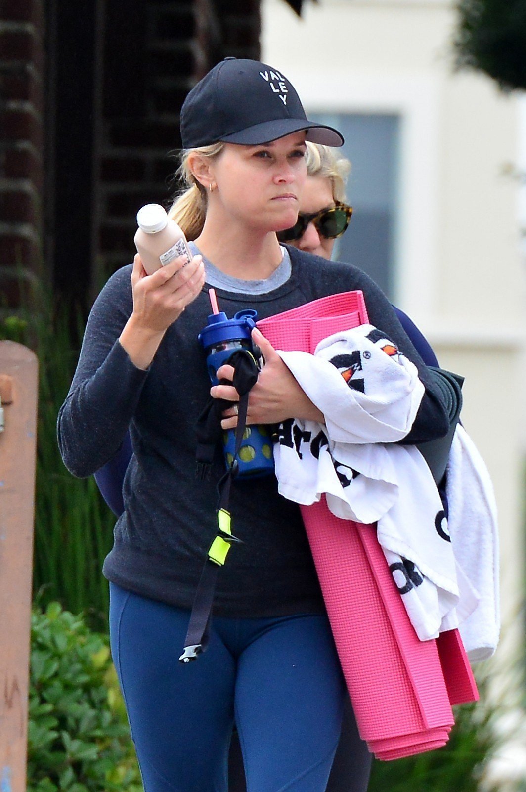 Reese Witherspoon heads to her Yoga Class | Picture 1501356