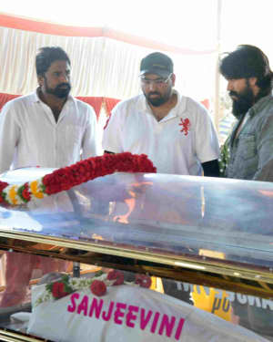 Kannada Kashinath Passes Away, Celebs Pays Condolences Photos | Picture 1559878