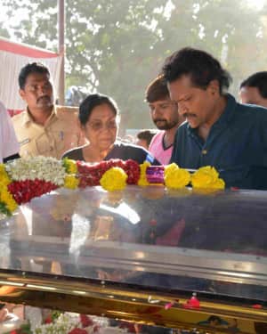 Kannada Kashinath Passes Away, Celebs Pays Condolences Photos | Picture 1559904