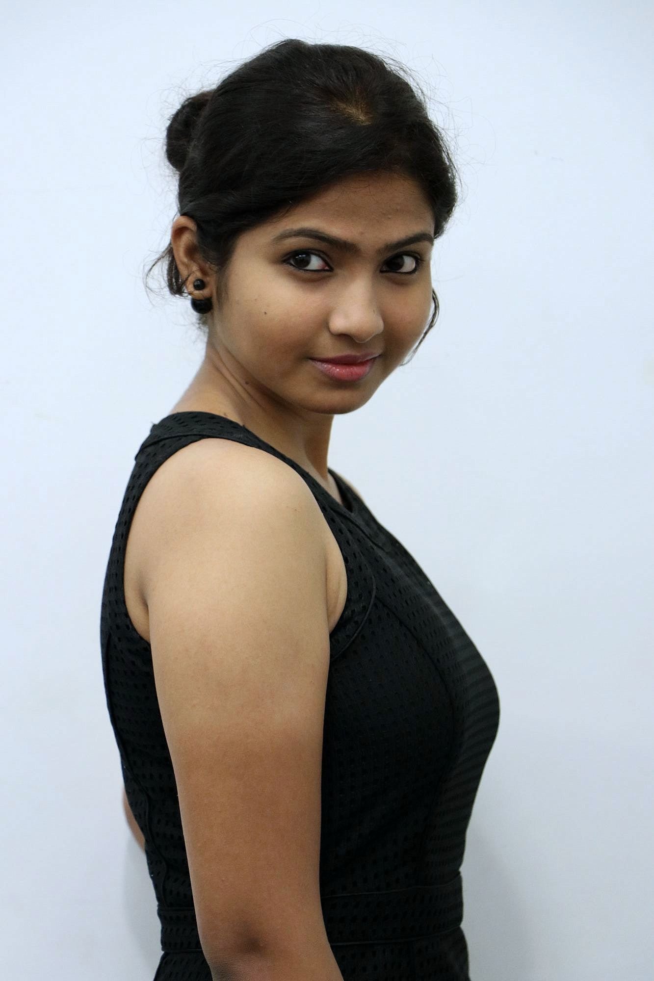 Actress Venba Hot Stills at Palliparuvathile Press Meet | Picture 1492757