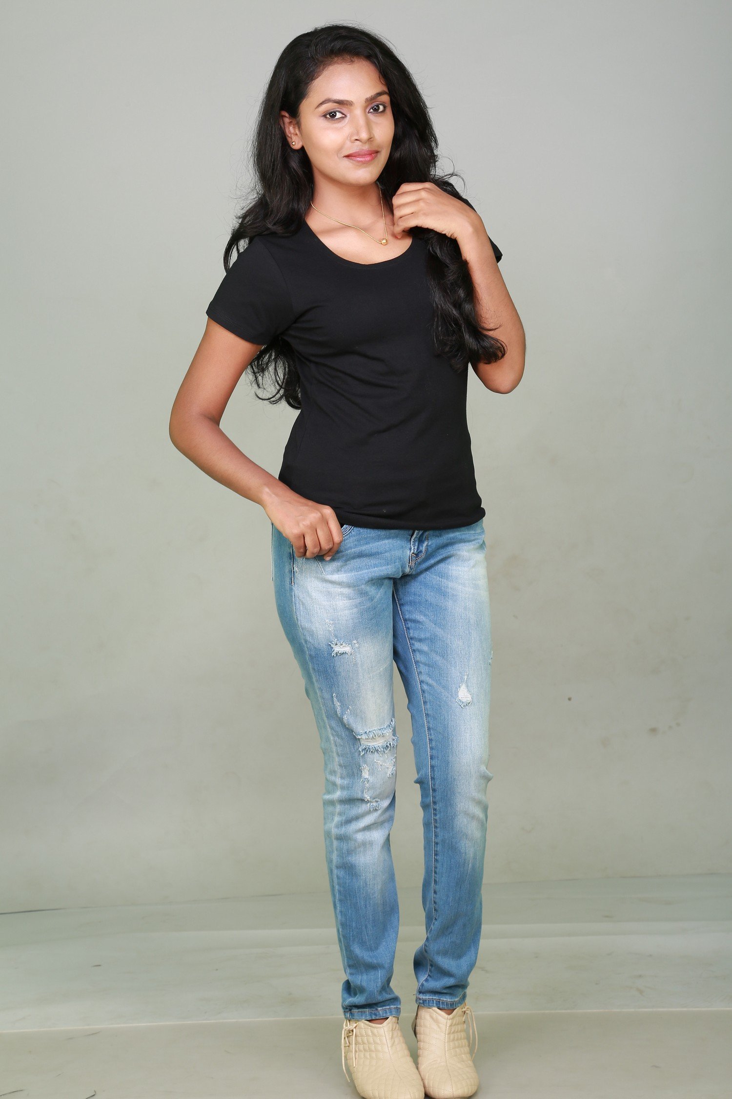 Actress Sowmya Latest Photoshoot | Picture 1521379