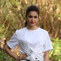 Kriti Kharbanda Poses in Hot Outfit before Bruce Lee Press Meet Photos | Picture 1457007