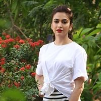 Kriti Kharbanda Poses in Hot Outfit before Bruce Lee Press Meet Photos | Picture 1457051
