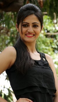 Sonal Singh at Koothan Movie Shooting Spot | Picture 1510131