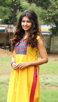 Srijitaa Ghosh at Koothan Movie Shooting Spot | Picture 1510132