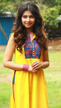 Srijitaa Ghosh at Koothan Movie Shooting Spot | Picture 1510140