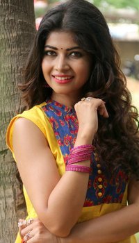 Srijitaa Ghosh at Koothan Movie Shooting Spot | Picture 1510163
