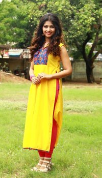 Srijitaa Ghosh at Koothan Movie Shooting Spot | Picture 1510136