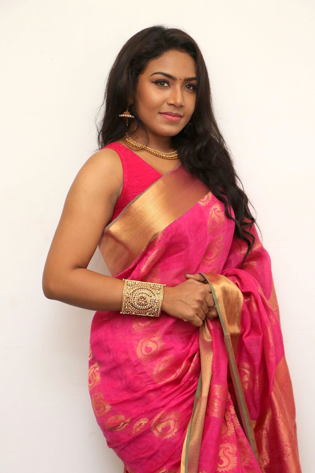 Actress Risha Hot in Sleeveless at Saravanan Irukka Bayamaen Press Meet Photos | Picture 1497074
