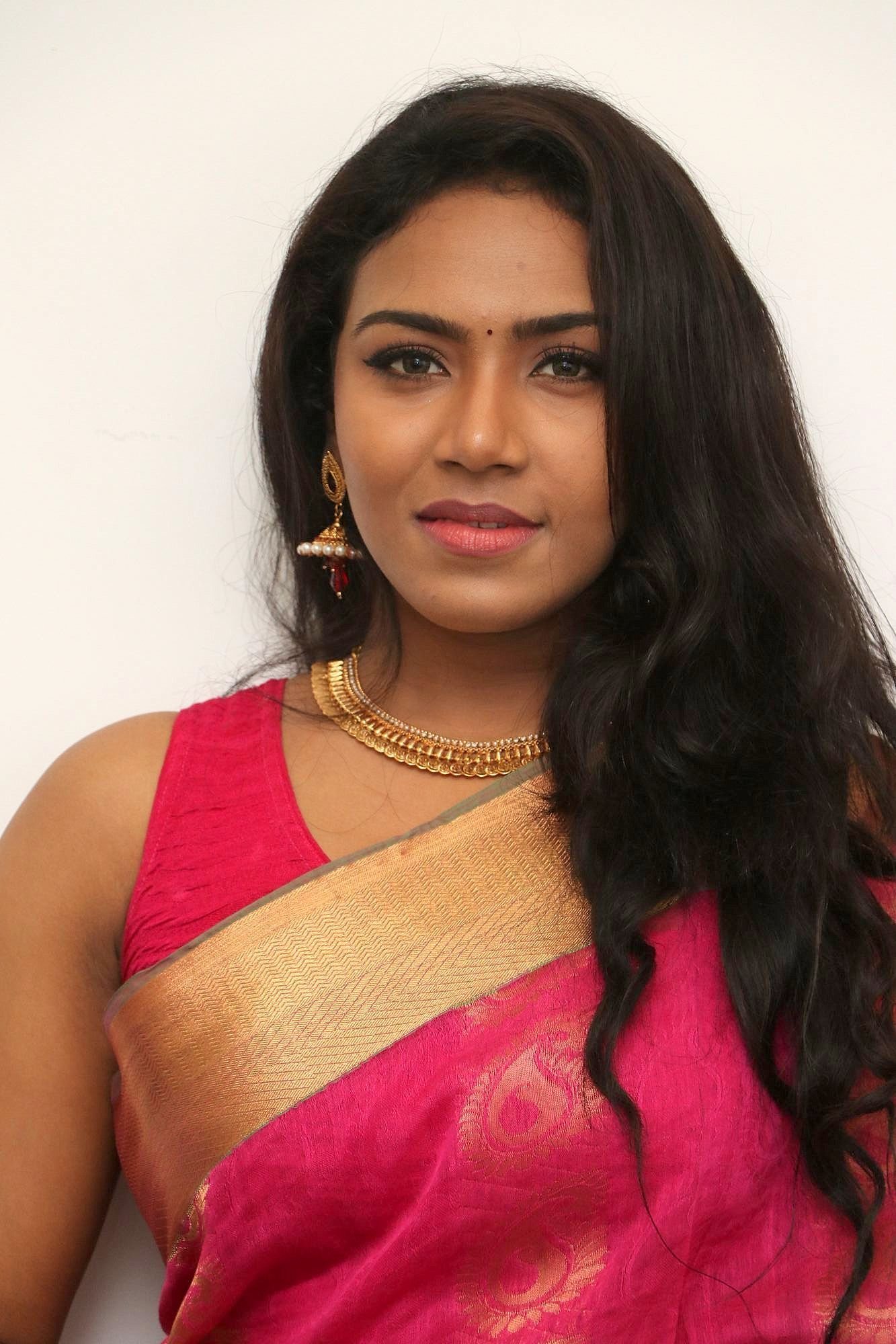 Actress Risha Hot in Sleeveless at Saravanan Irukka Bayamaen Press Meet Photos | Picture 1497079