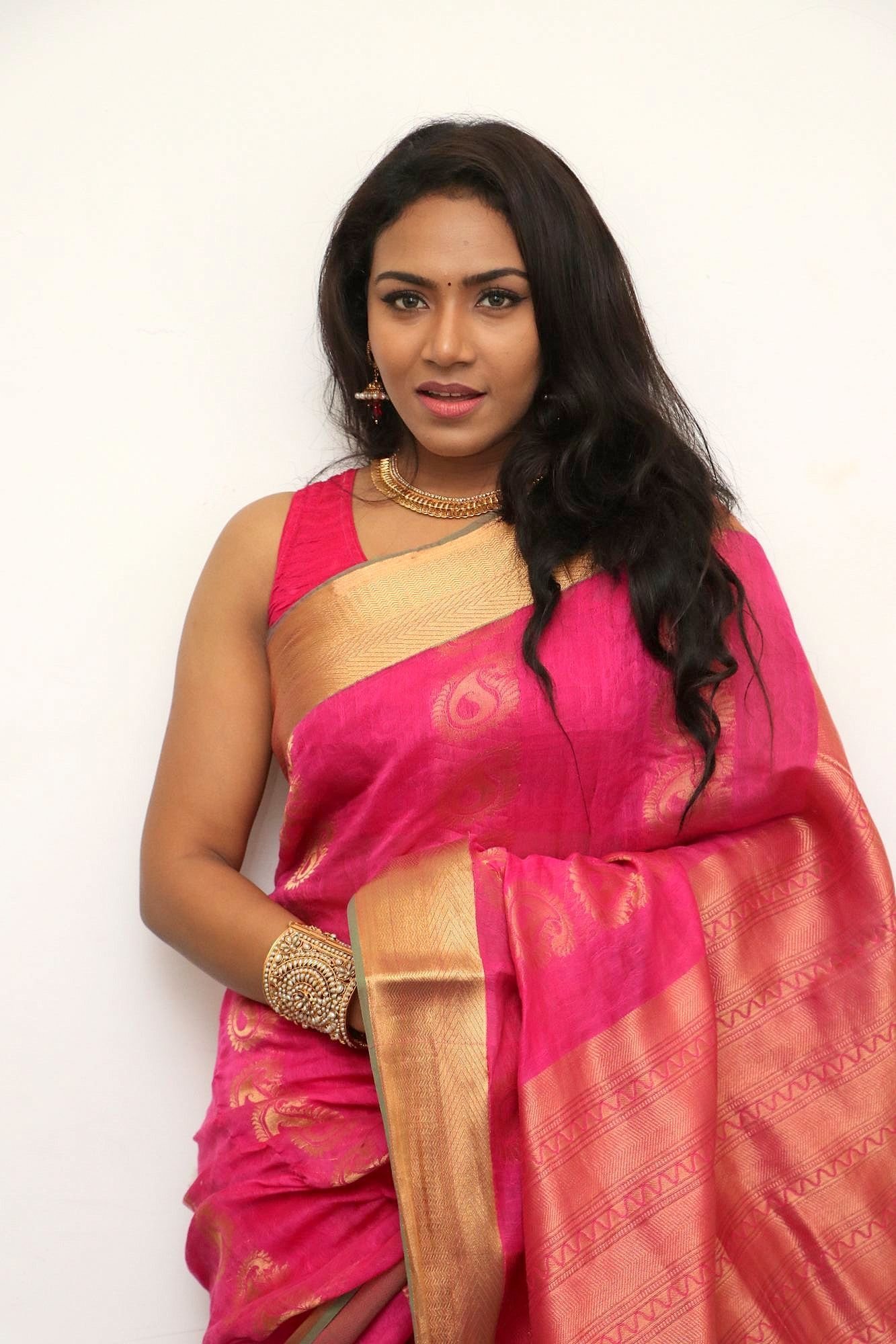 Actress Risha Hot in Sleeveless at Saravanan Irukka Bayamaen Press Meet Photos | Picture 1497071