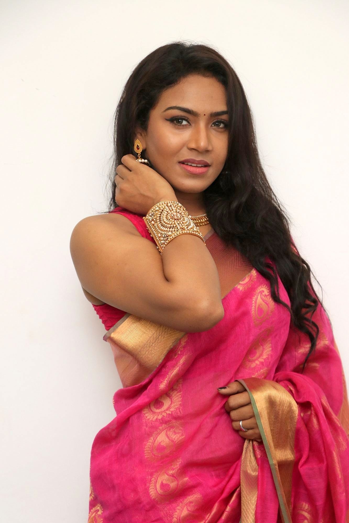 Actress Risha Hot in Sleeveless at Saravanan Irukka Bayamaen Press Meet Photos | Picture 1497076