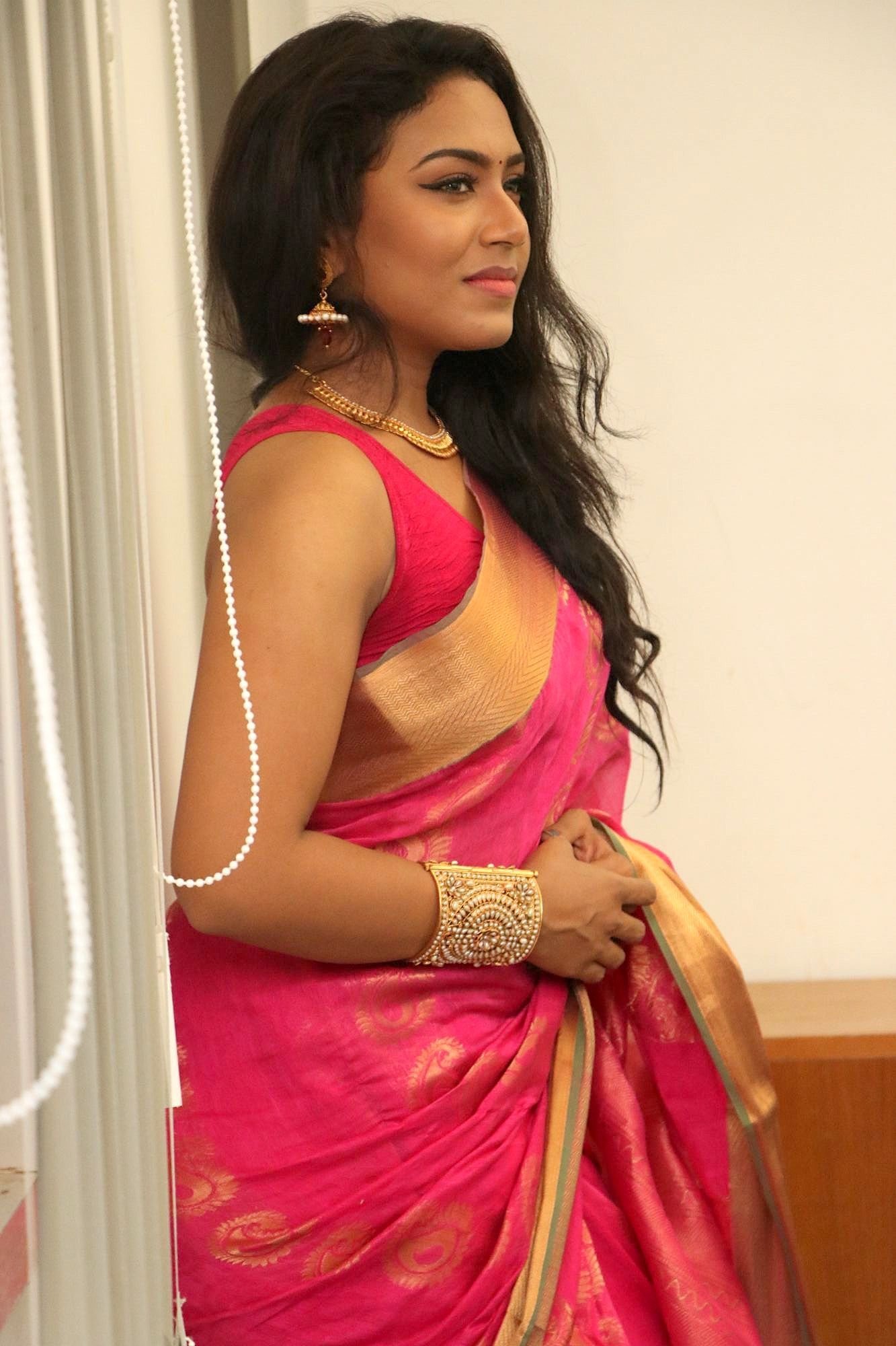 Actress Risha Hot in Sleeveless at Saravanan Irukka Bayamaen Press Meet Photos | Picture 1497085