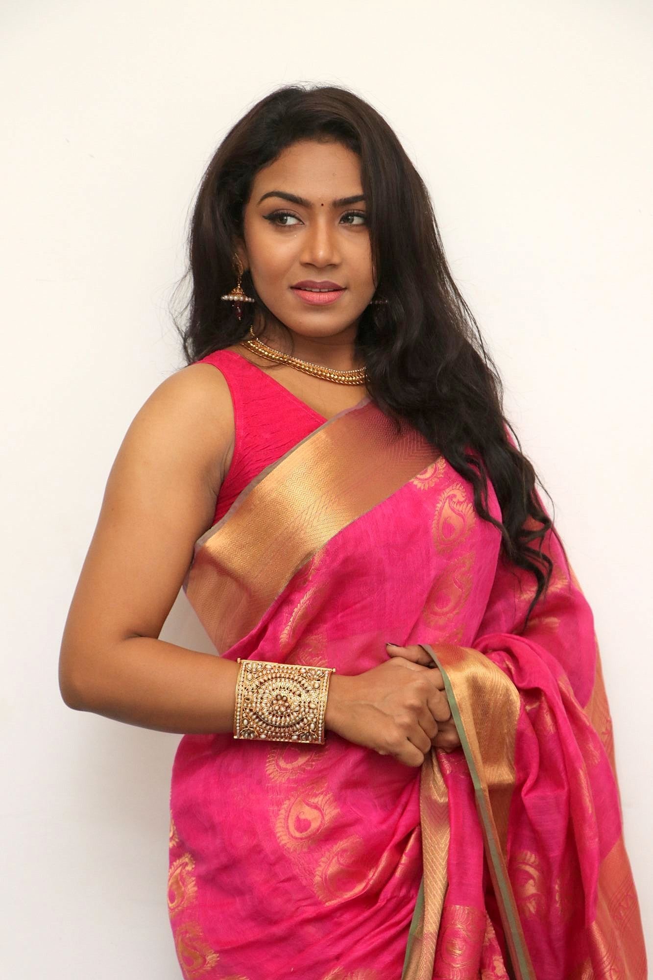 Actress Risha Hot in Sleeveless at Saravanan Irukka Bayamaen Press Meet Photos | Picture 1497073
