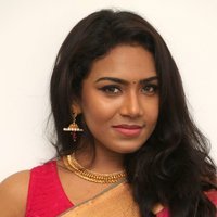 Actress Risha Hot in Sleeveless at Saravanan Irukka Bayamaen Press Meet Photos | Picture 1497080