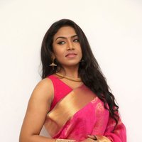 Actress Risha Hot in Sleeveless at Saravanan Irukka Bayamaen Press Meet Photos | Picture 1497072