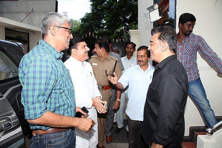 In Pics: Kamal Haasan meets Delhi's CM Arvind Kejriwal | Picture 1529355