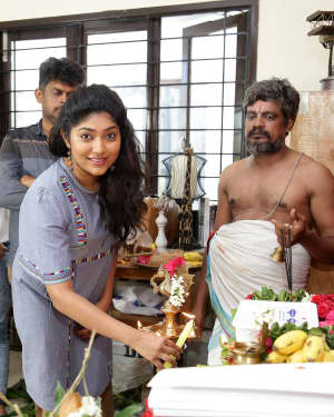 Samyukta Hornad - Redrum Tamil Movie Pooja Stills