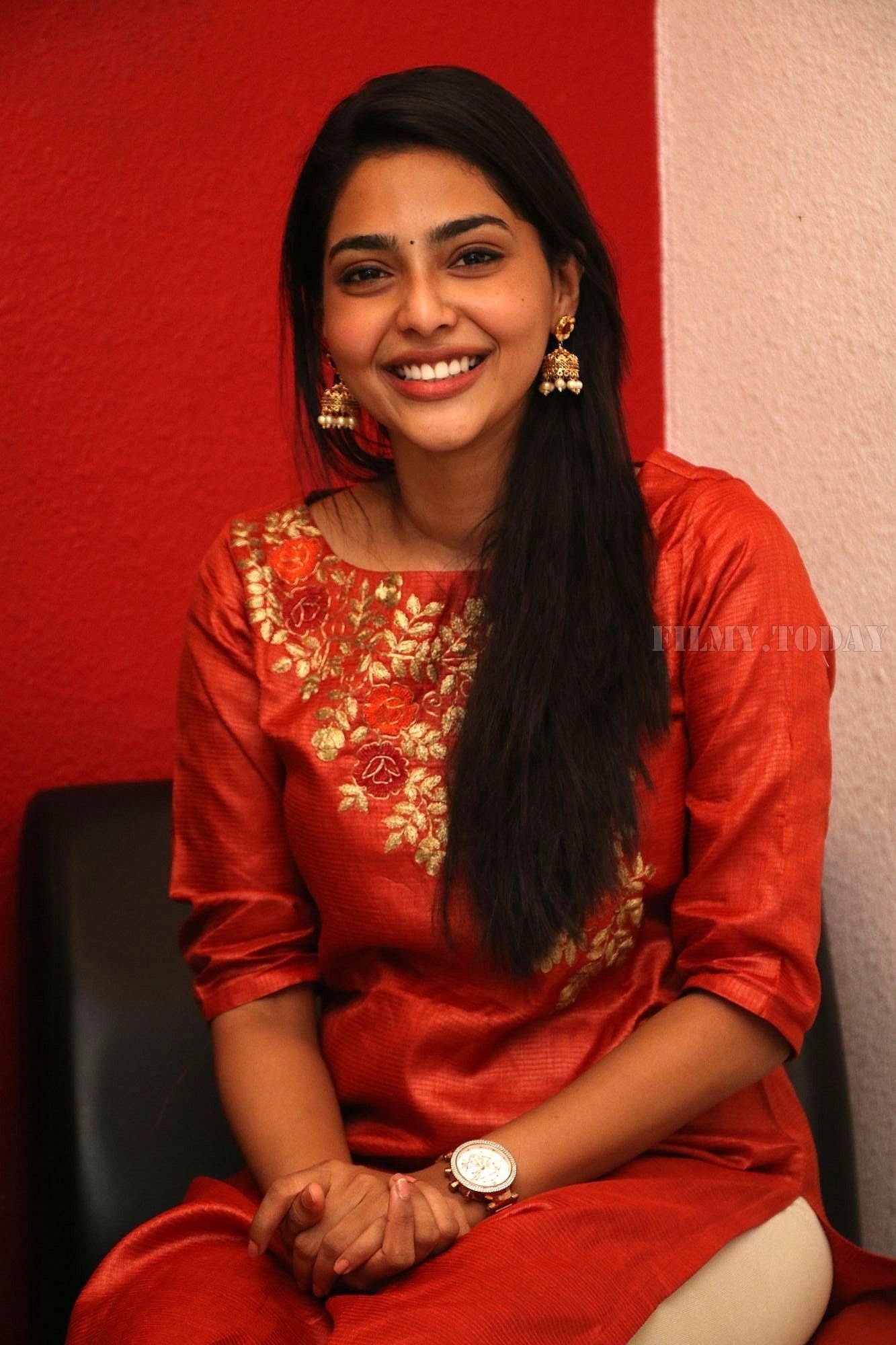 Actress Aishwarya Lekshmi during Njandukalude Nattil Oridavela Press Show Photos | Picture 1525973