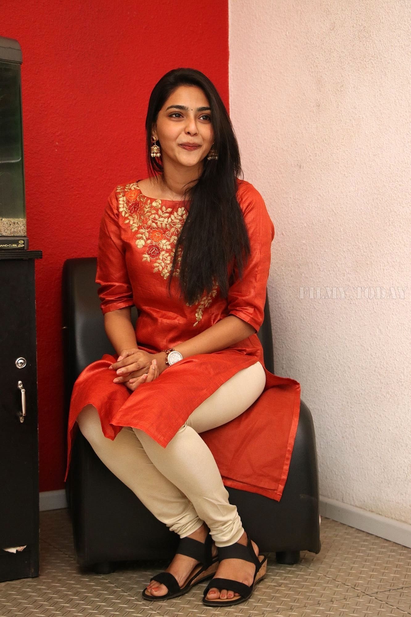 Actress Aishwarya Lekshmi during Njandukalude Nattil Oridavela Press Show Photos | Picture 1525969