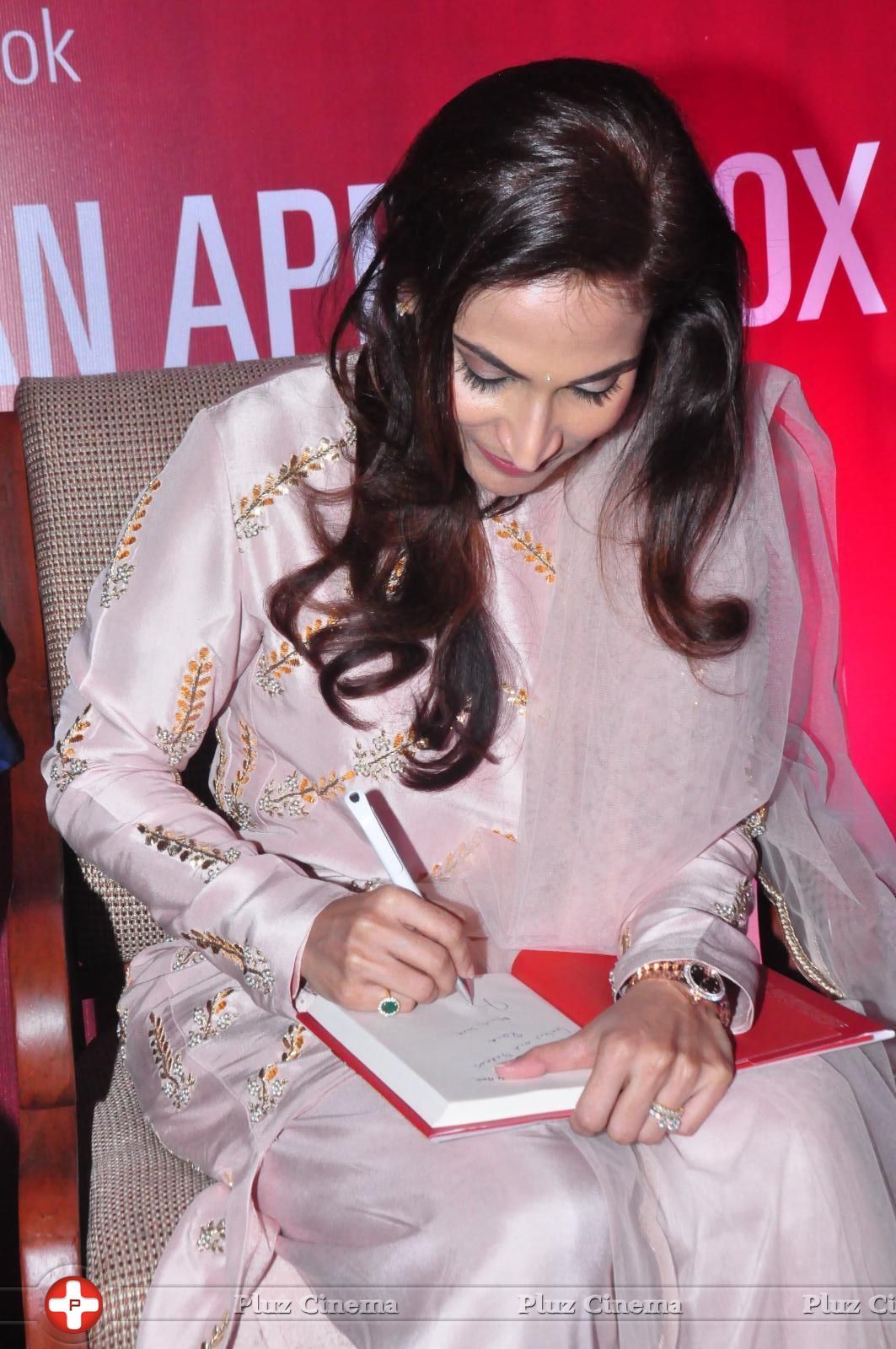 Aishwarya Dhanush - Standing On An Apple Box Book Launch In Hyderabad Photos | Picture 1450760