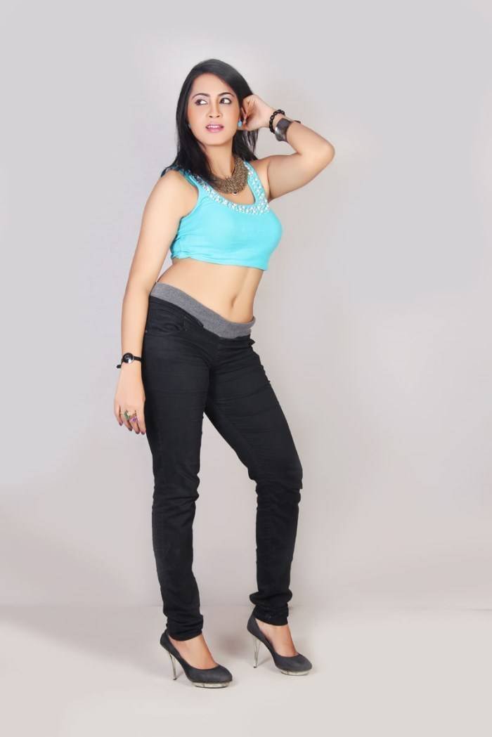 Actress Arshi Khan Hot Photoshoot | Picture 1492785