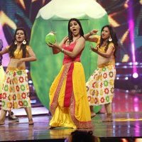 Rashmi Gautam - Zee Telugu Apsara Awards 2017 Function Stills | Picture 1495429