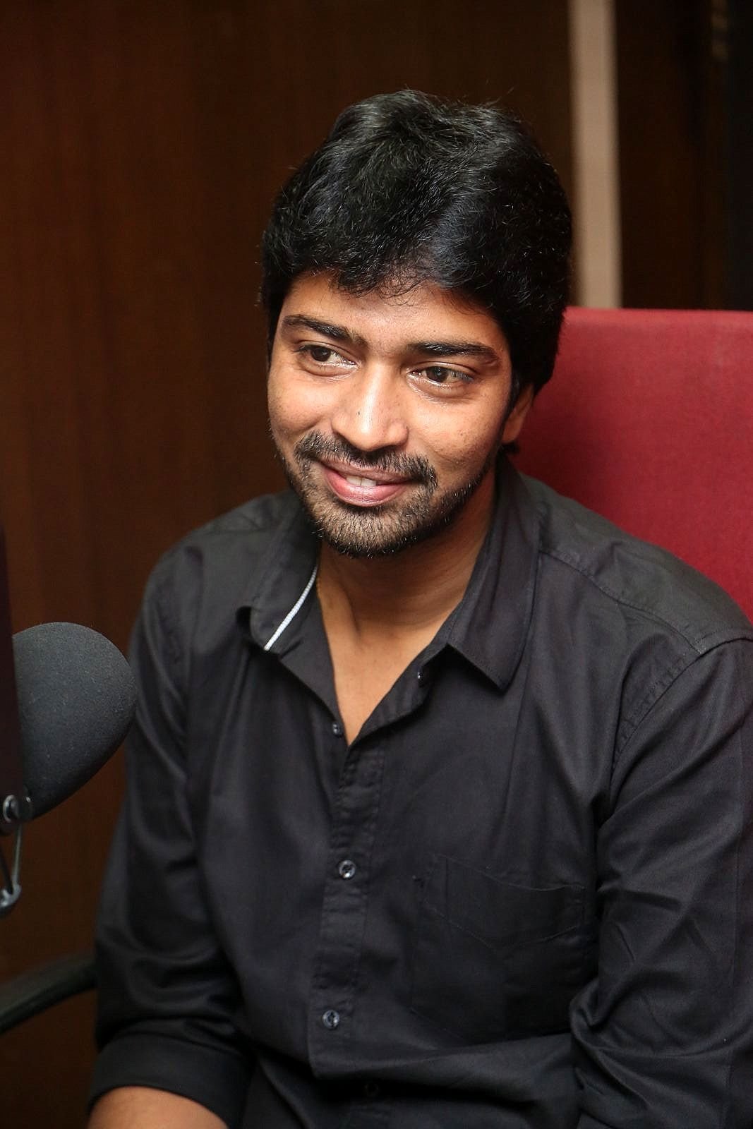 Allari Naresh Stills during Meda Meeda Abbayi Song Launch at Red FM  | Picture 1521943