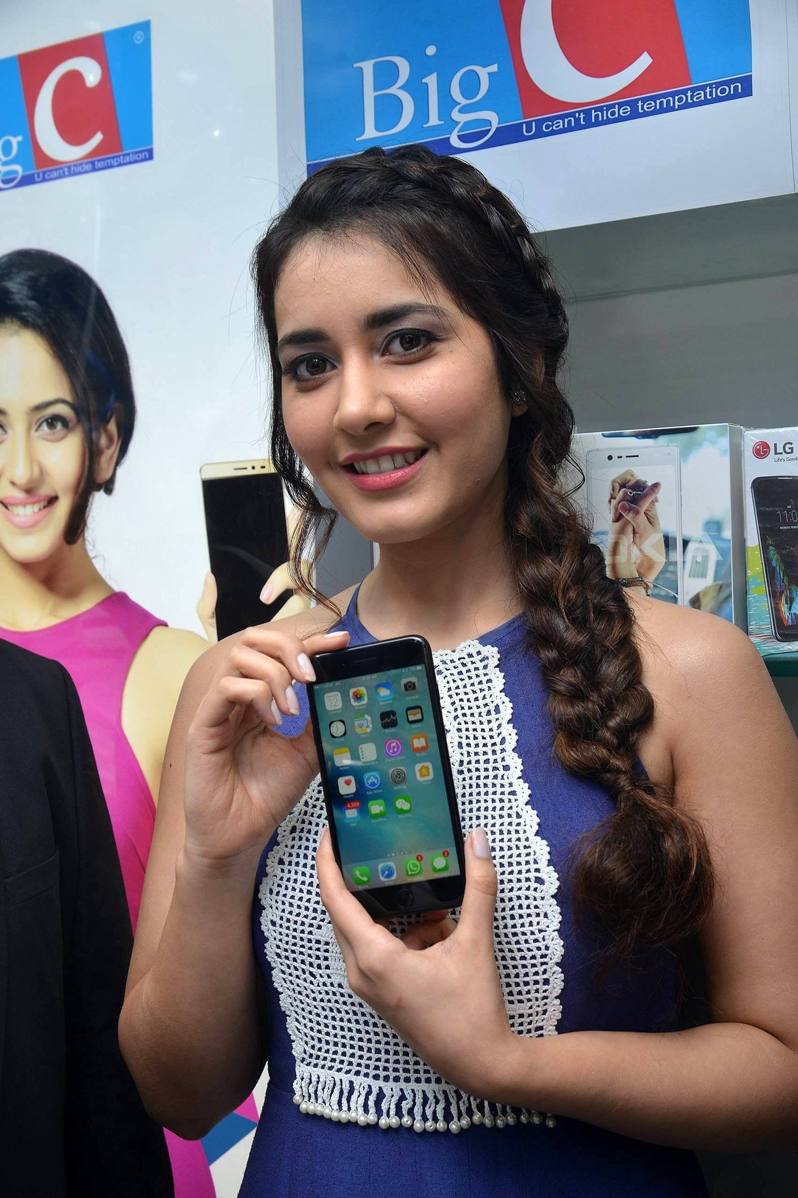 Raashi Khanna launches Big C Mobile Store in Guntur Photos | Picture 1522274