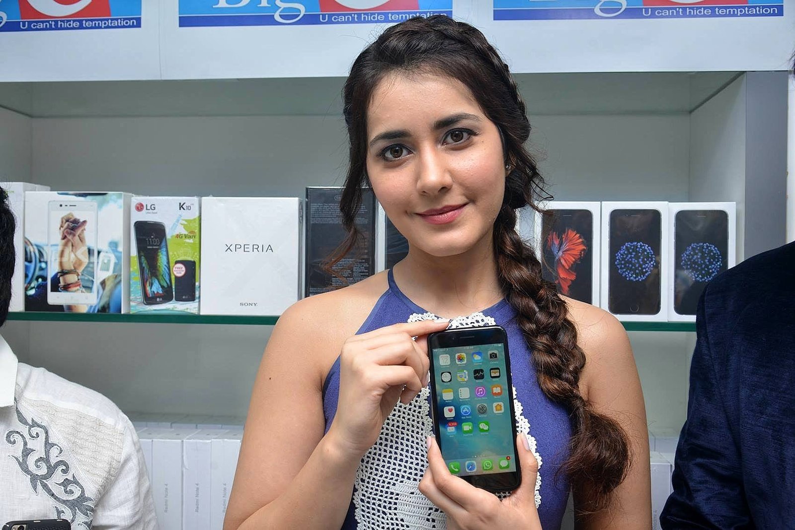 Raashi Khanna launches Big C Mobile Store in Guntur Photos | Picture 1522272