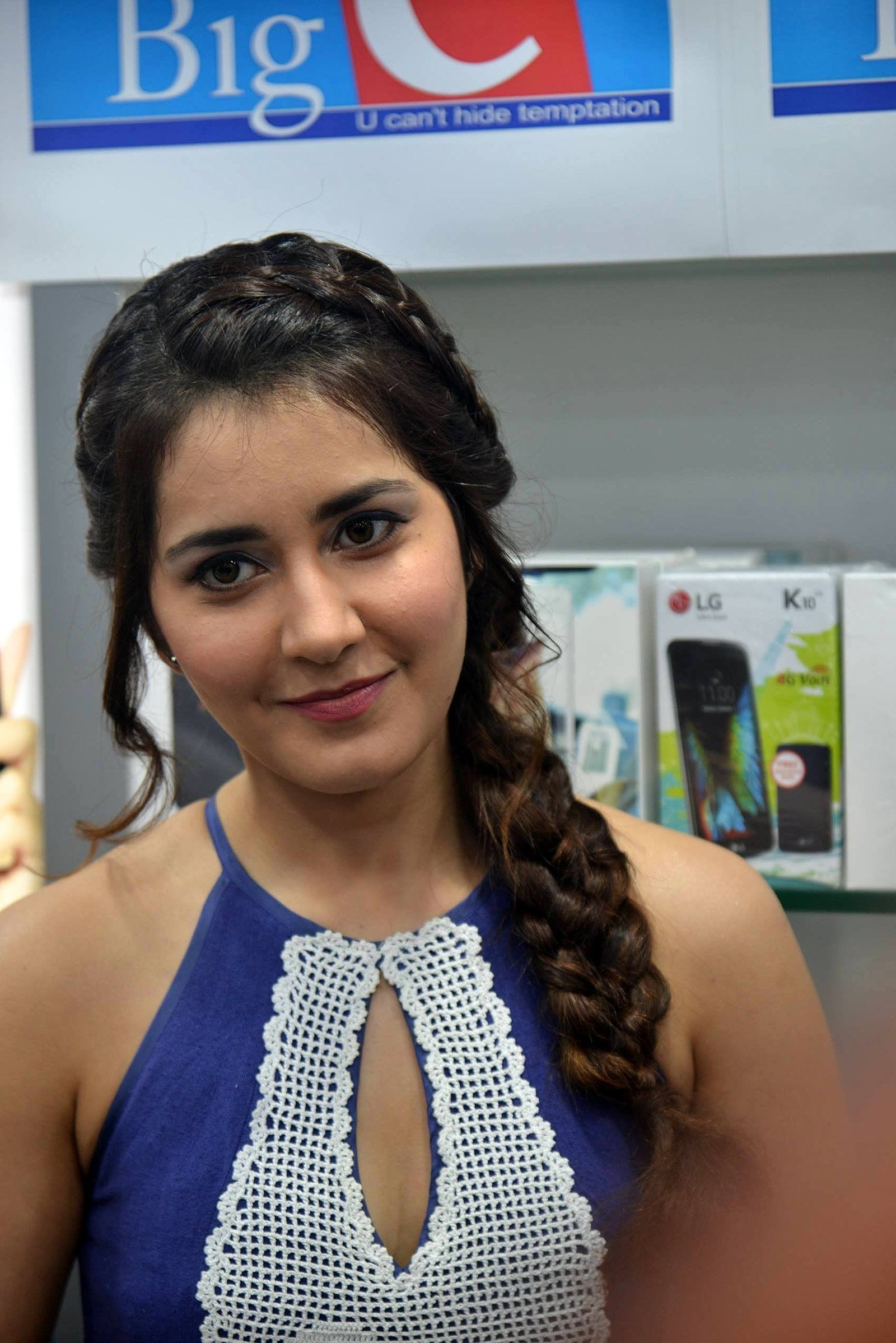 Raashi Khanna launches Big C Mobile Store in Guntur Photos | Picture 1522276