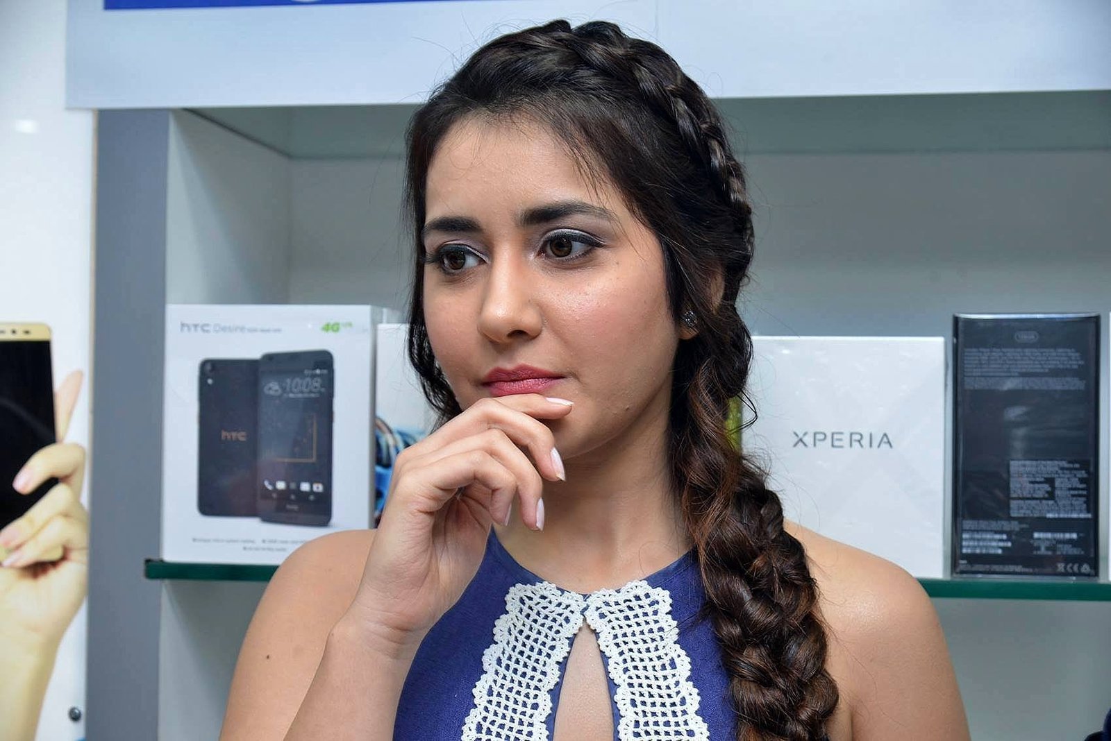 Raashi Khanna launches Big C Mobile Store in Guntur Photos | Picture 1522279